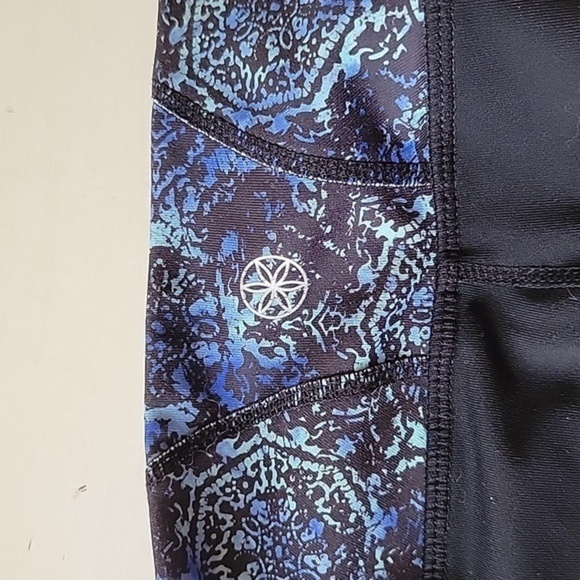 GAIAM BLACK & BLUE LEGGINGS (sz lg) - Picture 4 of 5